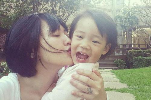 刘亦菲的女儿照片,星二代风采初露端倪