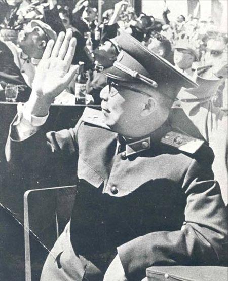 聂荣臻的背景资料,从革命先驱到开国元勋的传奇人生