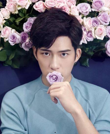 泰国明星om家庭背景,揭秘其明星家庭背景与成长历程