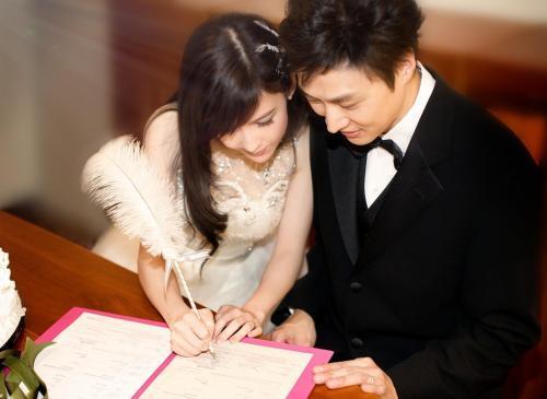 倪震年轻时照片,从青涩少年到媒体风云人物