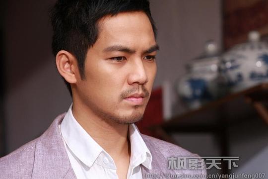 钟汉良的图片,光影交错，演绎不凡风采