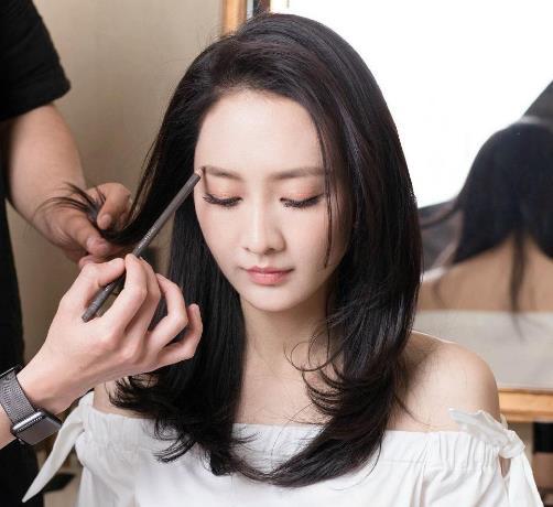 王鸥整容前照片,揭秘王鸥整容前后的惊人蜕变